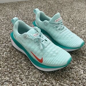 NWT WOMEN’S NIKE REACT RUNNING SHOES